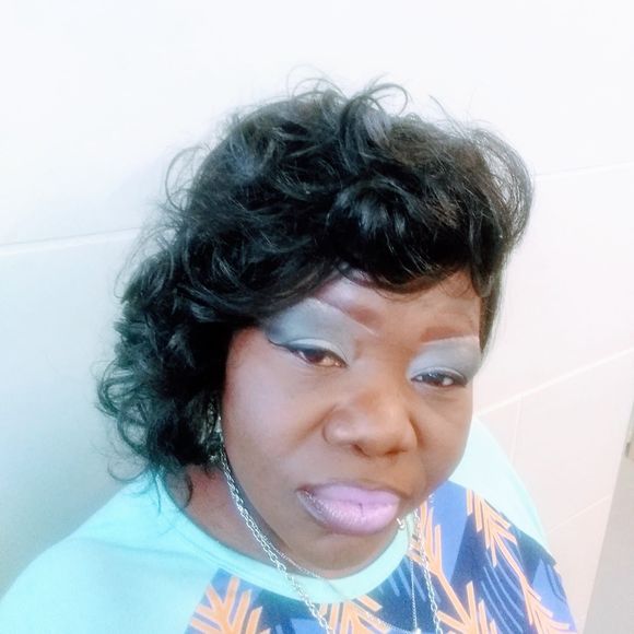 Meet your Posher, Cassandra - Picture 1 of 1